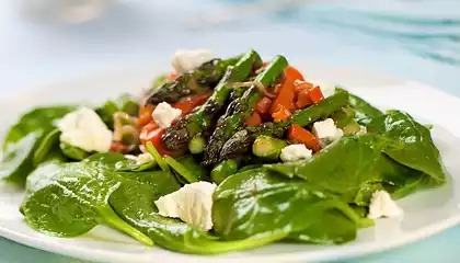 Seared Asparagus, Roasted Bell Pepper and Spinach Salad with Goat Cheese