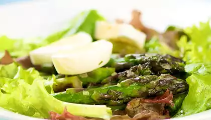 Refreshing Asparagus and Mixed Baby Greens Salad 