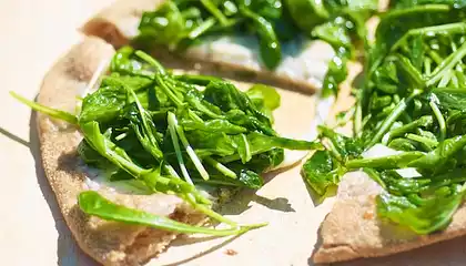 Arugula and Mozzarella Pizza with Garlic-Olive oil