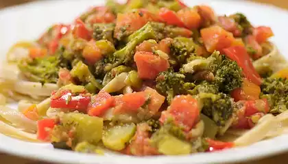 Fusilli Verde with Broccoli and Red Bell Pepper