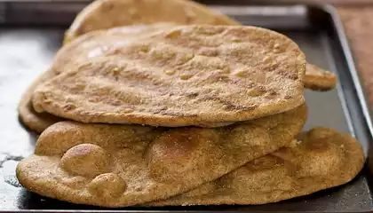 Baked Flatbread with Garlic (Lahsooni Naan)