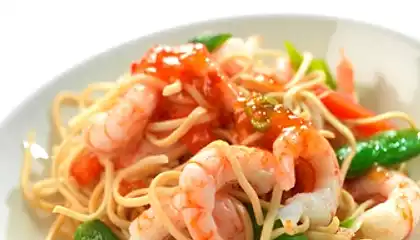 Norwegian prawns with noodles and chilli sauce 