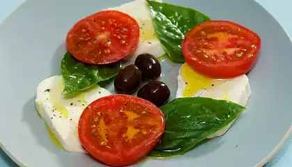 Caprese Con Mozzarella Di Bufala (Mozzarella,Tomato and Basil)