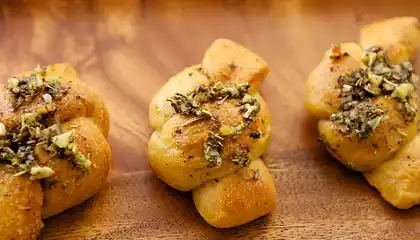 Yummy Garlic Knots