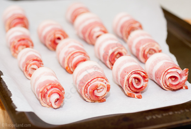 Bacon rolled for freezing