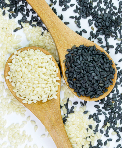 White and black sesame seeds